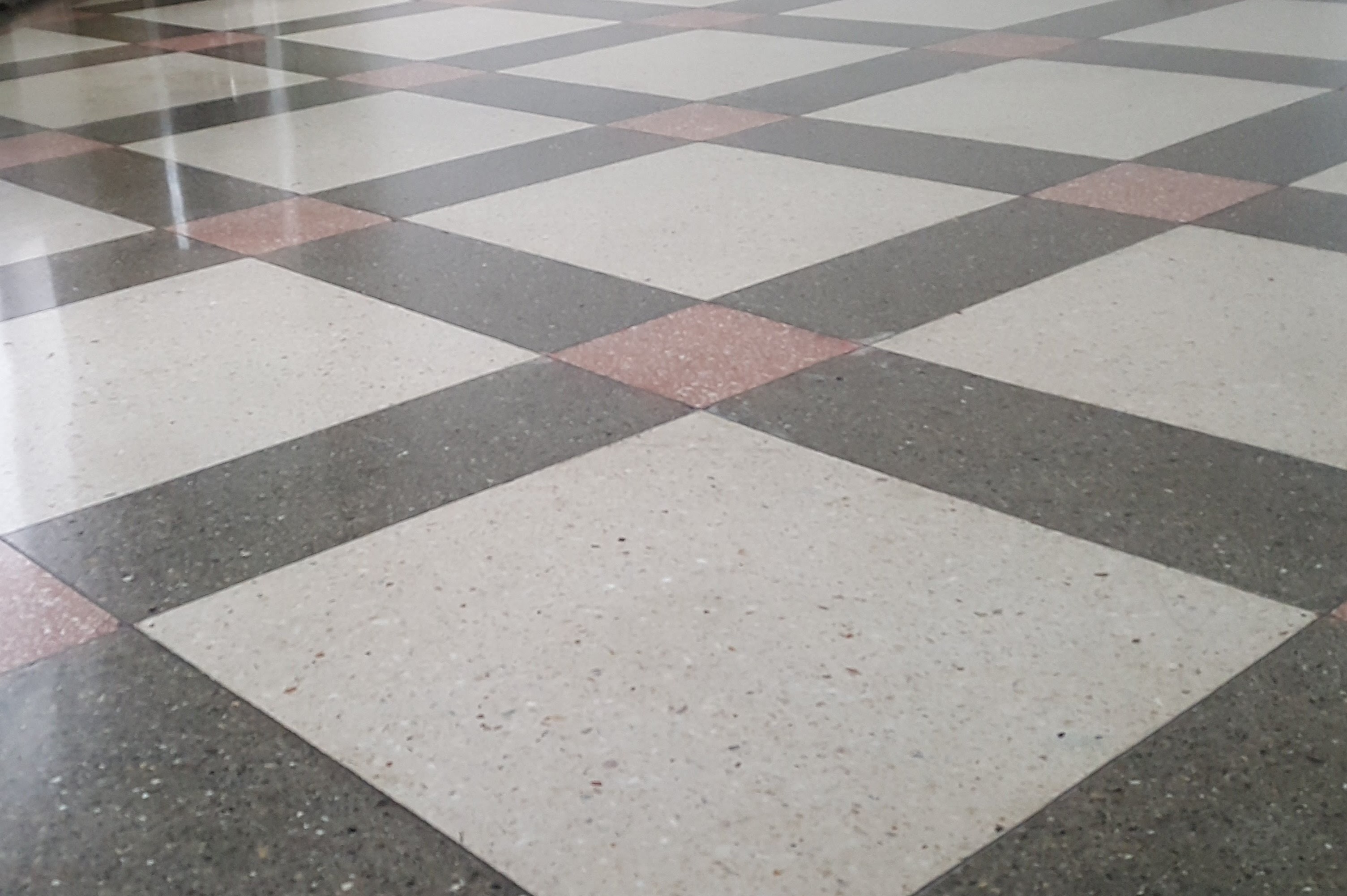 terrazzoa grīdu slīpēšana