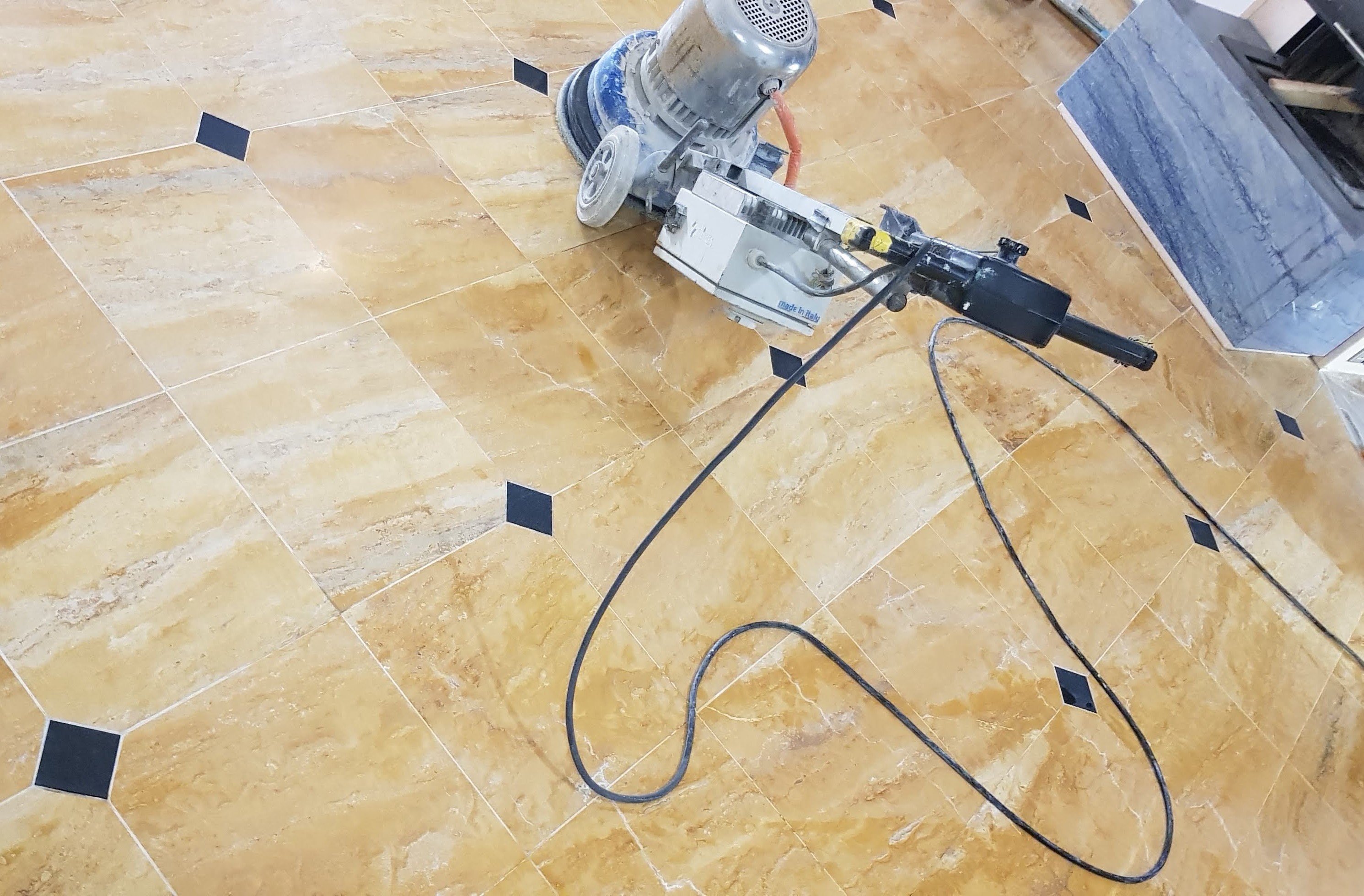 Marmora grīdas slipēšana