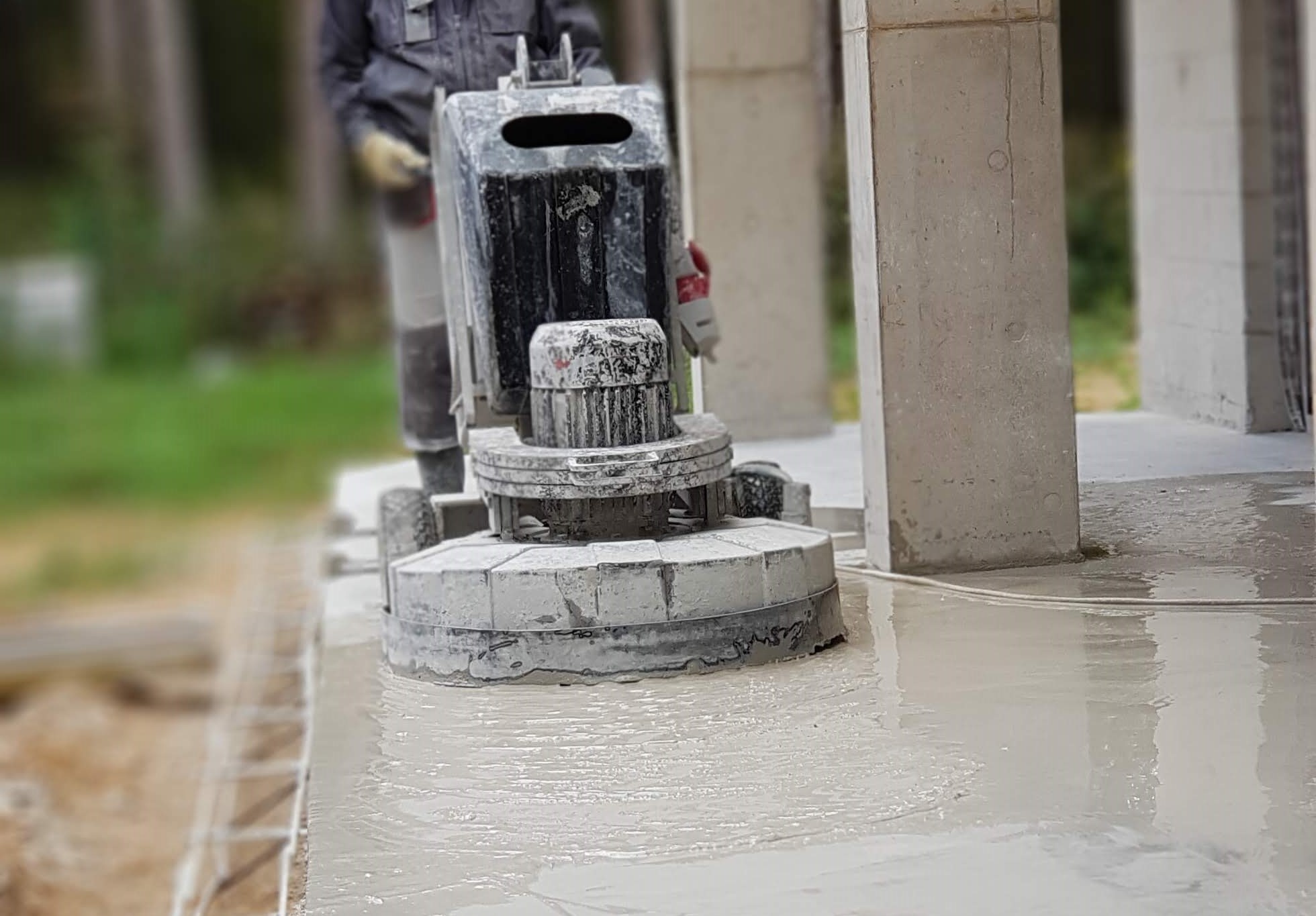 Betona grīdas slipēšana